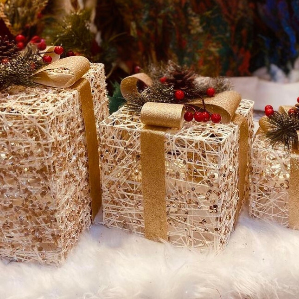 Golden Gift Box Decoration for Christmas Comes in 3 Sizes as a Set